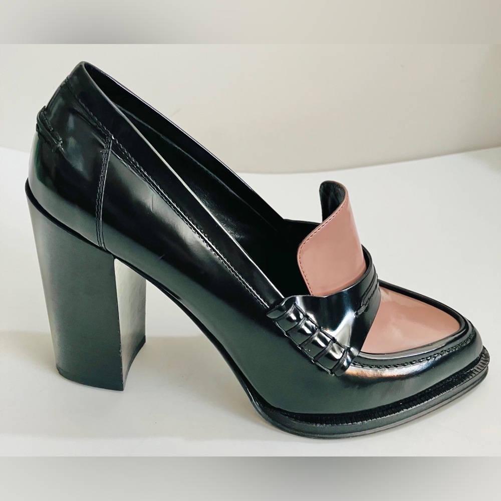 RARE HUGO BOSS Made in Italy 🇮🇹 leather heeled loafers